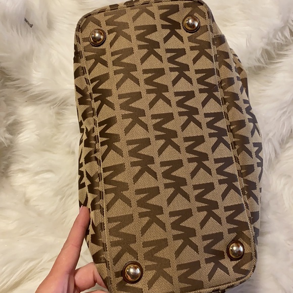 Michael Kors tan handbag - Picture 4 of 4